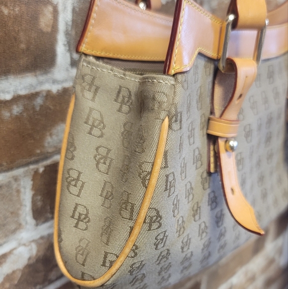 Dooney Bourke bag - Picture 4 of 10